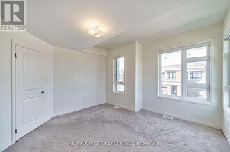 100 Sailors Landing in Bowmanville, ON - Building Photo - Building Photo