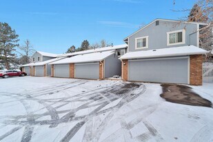 2756 S Lansing Way in Aurora, CO - Building Photo