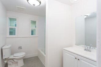 1344-1350 N Alta Vista Blvd in Los Angeles, CA - Foto de edificio - Building Photo