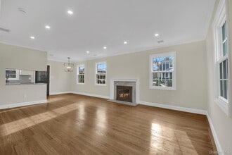 2 Bayview Ct in Manhasset, NY - Building Photo - Building Photo