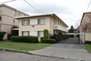 14648 Wyandotte St in Van Nuys, CA - Building Photo