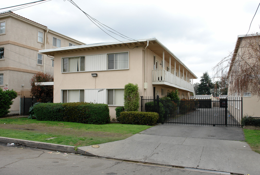 14648 Wyandotte St in Van Nuys, CA - Building Photo