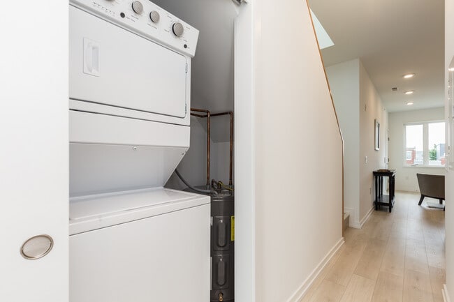 1229 Lecount St, Unit C in Philadelphia, PA - Foto de edificio - Building Photo