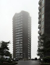 Beach Towers Dogwood Building in Vancouver, BC - Building Photo - Building Photo