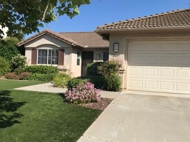 2497 Glen Meadow Ln in Escondido, CA - Building Photo