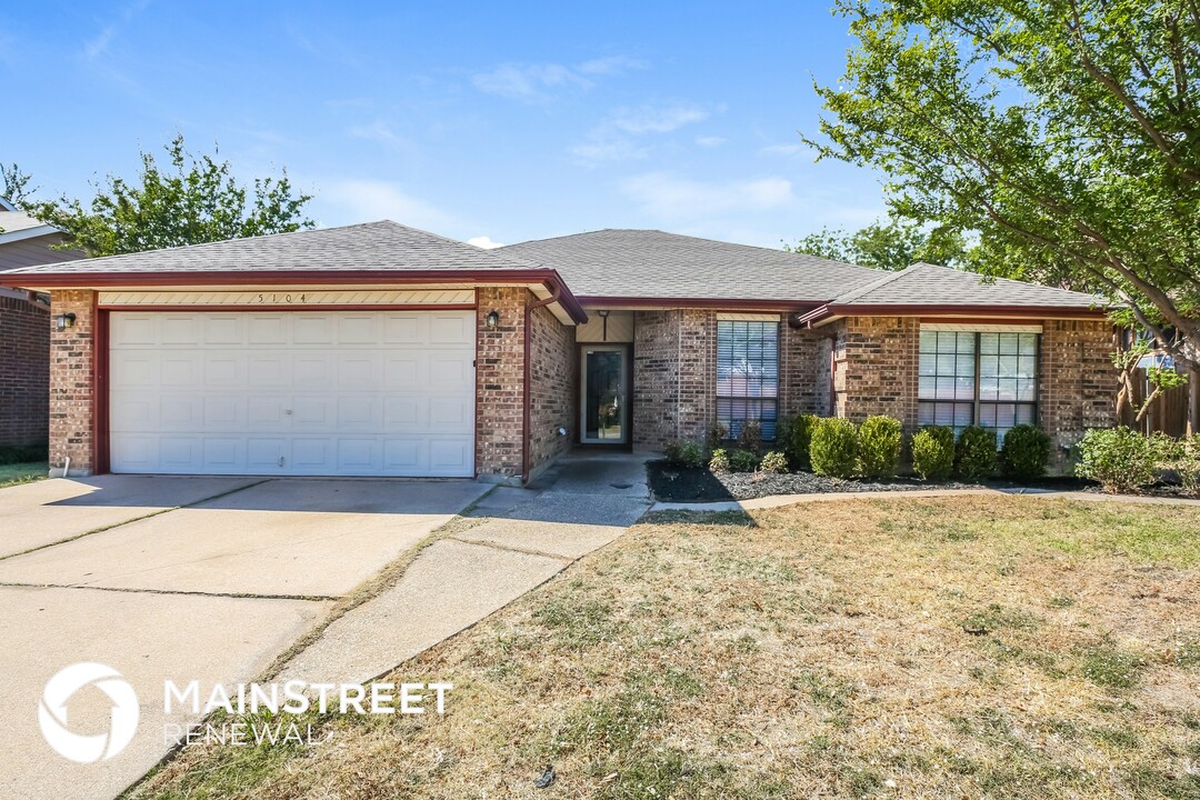 5104 Redwater Dr in Arlington, TX - Building Photo