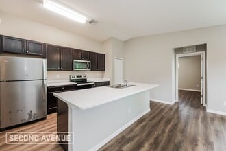 1811 NW 15th Ave in Cape Coral, FL - Foto de edificio - Building Photo