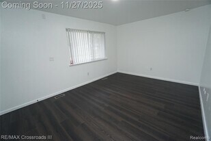 11012 Jackson St in Belleville, MI - Building Photo