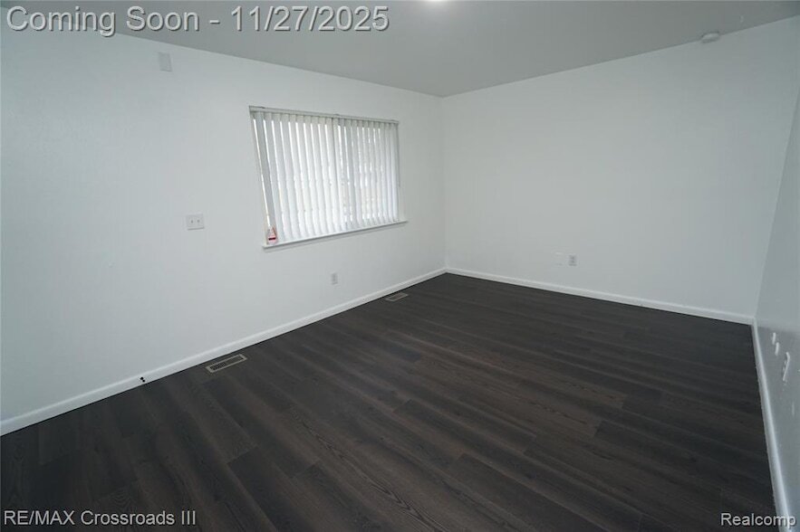 11012 Jackson St in Belleville, MI - Foto de edificio