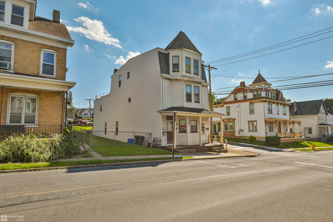 298 W Berwick St in Easton, PA - Building Photo - Building Photo