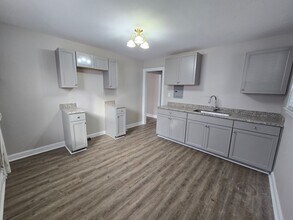 410 Hickory Ave in Sanford, NC - Foto de edificio - Building Photo