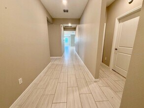 34329 Evergreen Hill Ct in Zephyrhills, FL - Building Photo - Building Photo