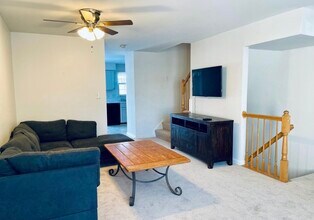 7829 Gum Springs Village Dr in Alexandria, VA - Building Photo - Building Photo