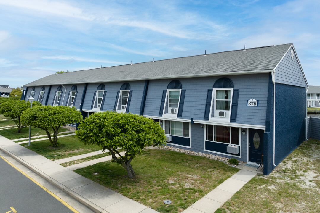 Universe at Mariners Cove in Toms River, NJ - Building Photo