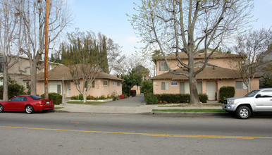 7326-7328 Hazeltine in Los Angeles, CA - Building Photo - Building Photo