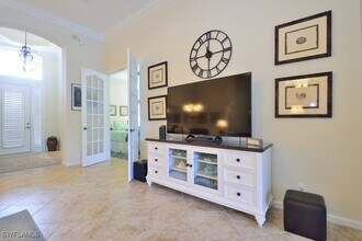 16208 Parque Ln in Naples, FL - Foto de edificio - Building Photo