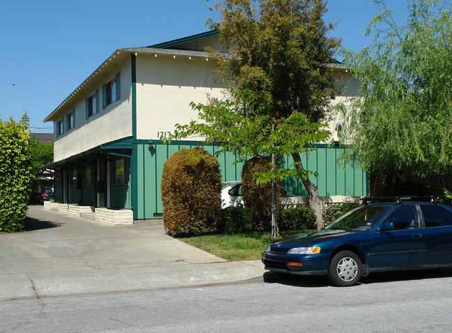 1717 Noranda Dr in Sunnyvale, CA - Foto de edificio - Building Photo