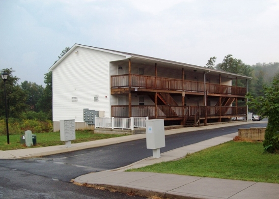 8 Bob Cat Ct in Frostburg, MD - Foto de edificio