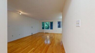 2400 41st St NW in Washington, DC - Building Photo - Building Photo