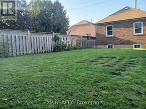 861 Cosburn Ave. in Toronto, ON - Building Photo - Building Photo