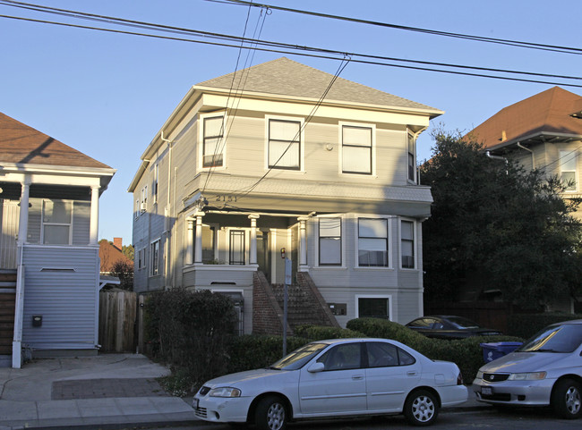 2151 Lincoln Ave in Alameda, CA - Building Photo - Building Photo