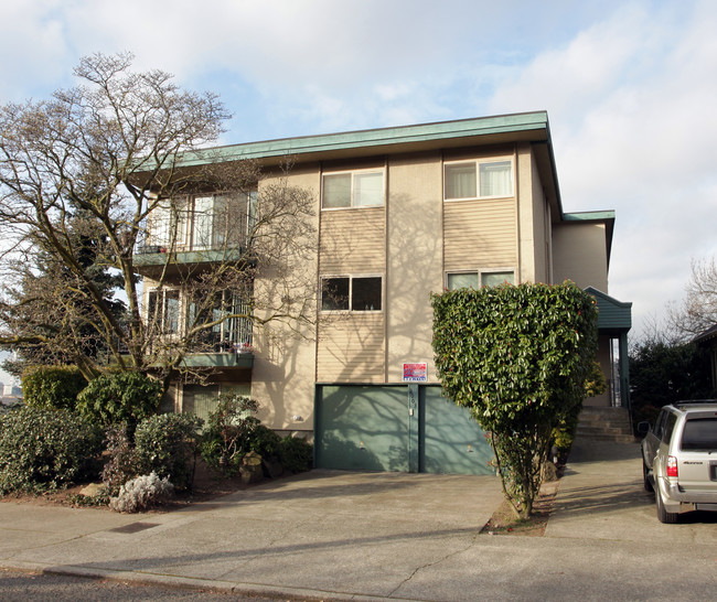 Penn House Apartments in Seattle, WA - Building Photo - Building Photo