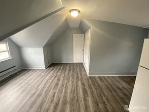 114 Joyce Kilmer Ave in New Brunswick, NJ - Building Photo - Building Photo