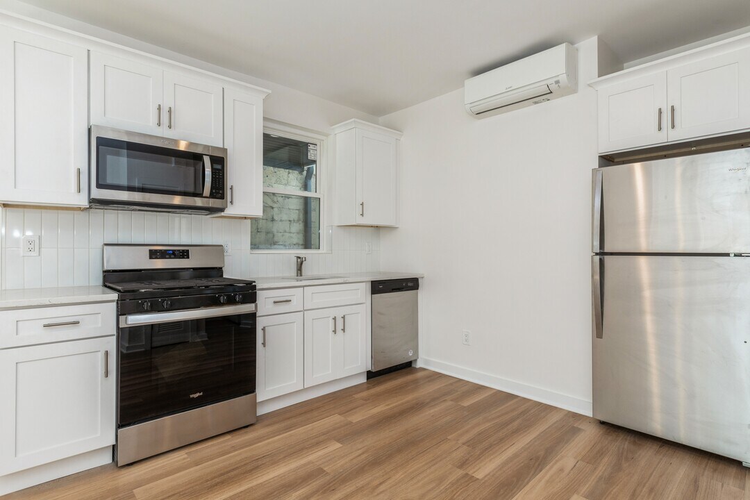 164 Glenwood Ave, Unit 101 in Bloomfield, NJ - Building Photo