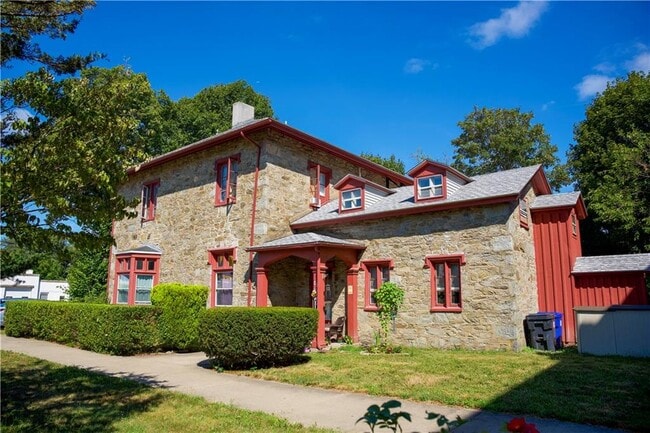 362 Main St in Warren, RI - Building Photo - Building Photo