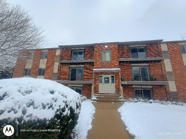 5240 Emil Ave SW in Navarre, OH - Foto de edificio - Building Photo