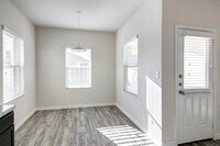 738 Nichols Dr photo'