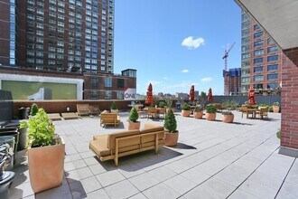 389 Washington St in Jersey City, NJ - Building Photo - Building Photo