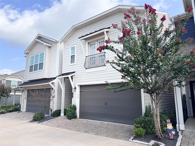 11014 Cres Light Way
