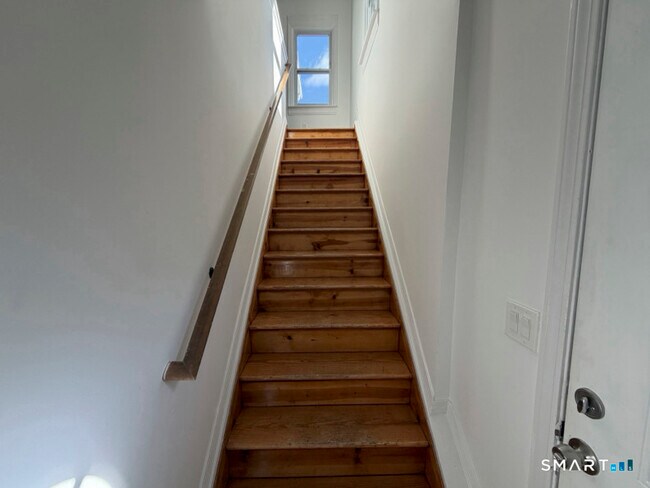 30 Dora St in Stamford, CT - Building Photo - Building Photo