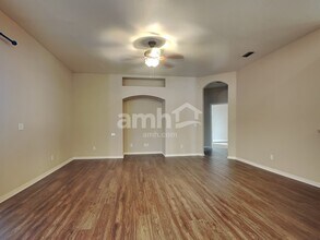 6648 Thackston Dr in Riverview, FL - Foto de edificio - Building Photo