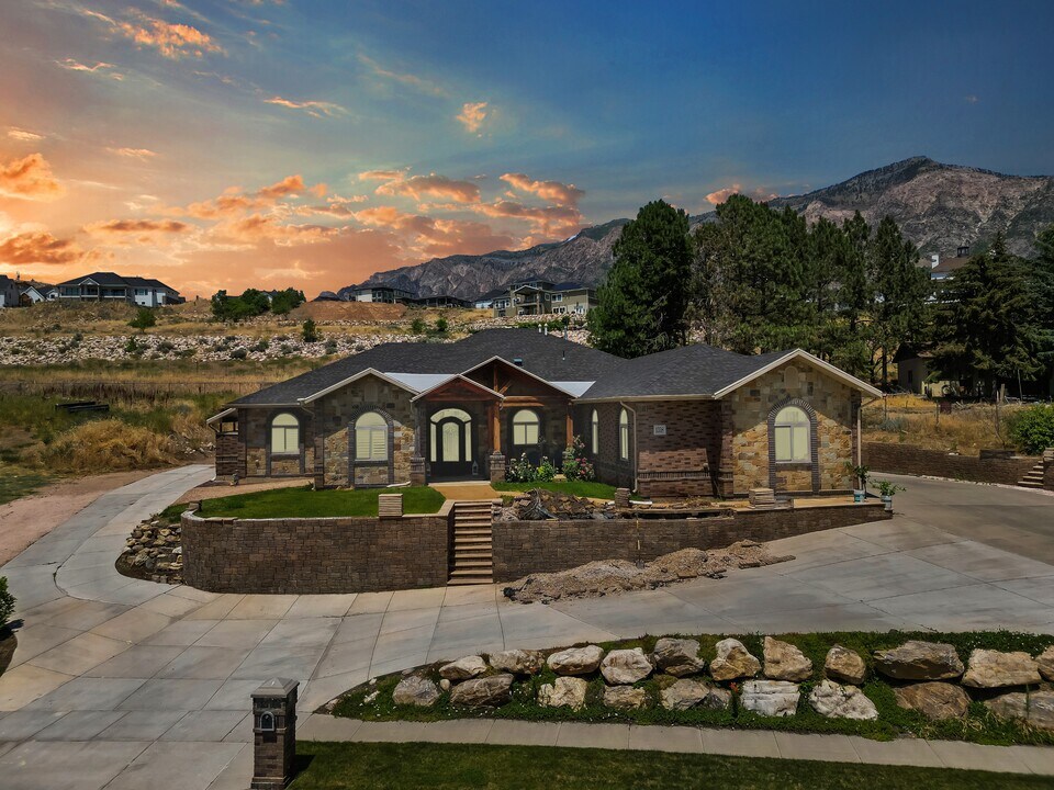 1338 4000 N St in Ogden, UT - Foto de edificio