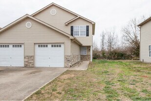 1502 Cornerstone Ct in Marion, IL - Building Photo
