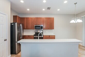 11171 Golden Silence Dr, Unit 525 in Riverview, FL - Foto de edificio - Building Photo