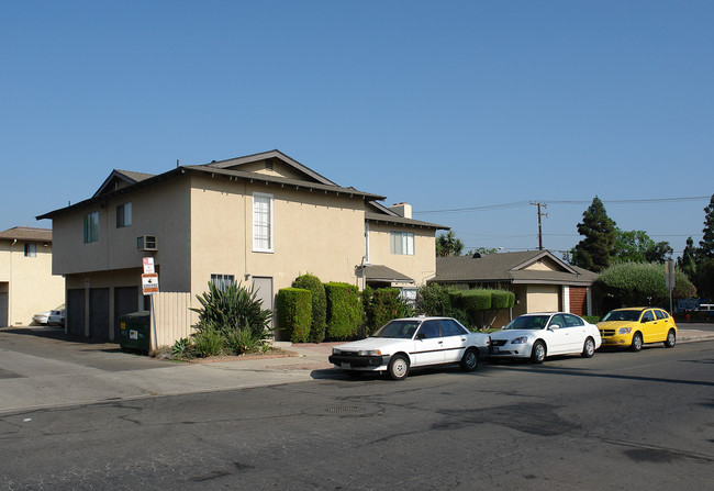 408 W La Veta Ave in Orange, CA - Building Photo - Building Photo