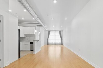 251 Newark Ave in Jersey City, NJ - Building Photo - Building Photo