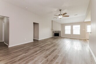 708 Mackenzi Dr in Royse City, TX - Foto de edificio - Building Photo