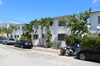 8021-8031 Abbott Ave in Miami Beach, FL - Building Photo - Building Photo