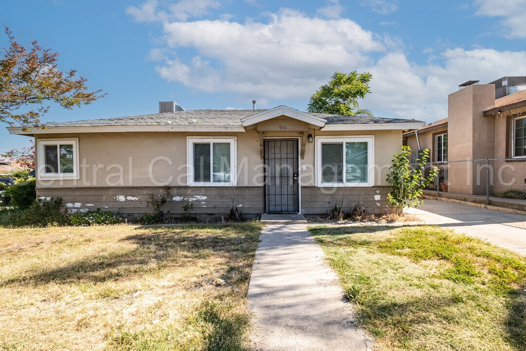 906 Pearl St in Bakersfield, CA - Building Photo
