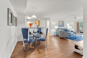 Bella Vista Apartments in Port St. Lucie, FL - Foto de edificio - Building Photo