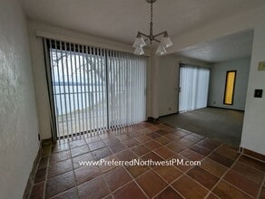 114 S Alder St in Lowell, OR - Building Photo - Building Photo