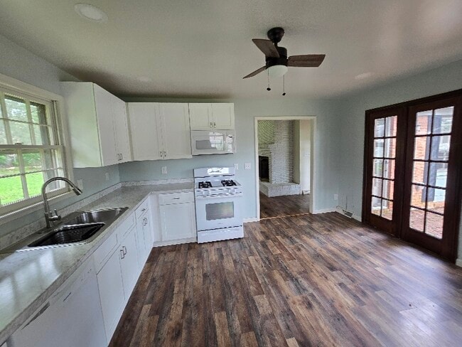749 E Main St in Laurens, SC - Building Photo - Building Photo