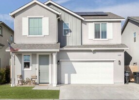 1030 W Prescott Ave in Visalia, CA - Building Photo