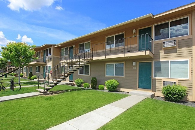 Meadow Park in Kennewick, WA - Building Photo - Building Photo