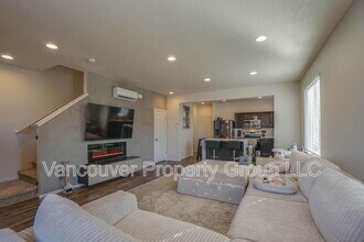 2001 NE 4 Seasons Ln in Vancouver, WA - Building Photo - Building Photo