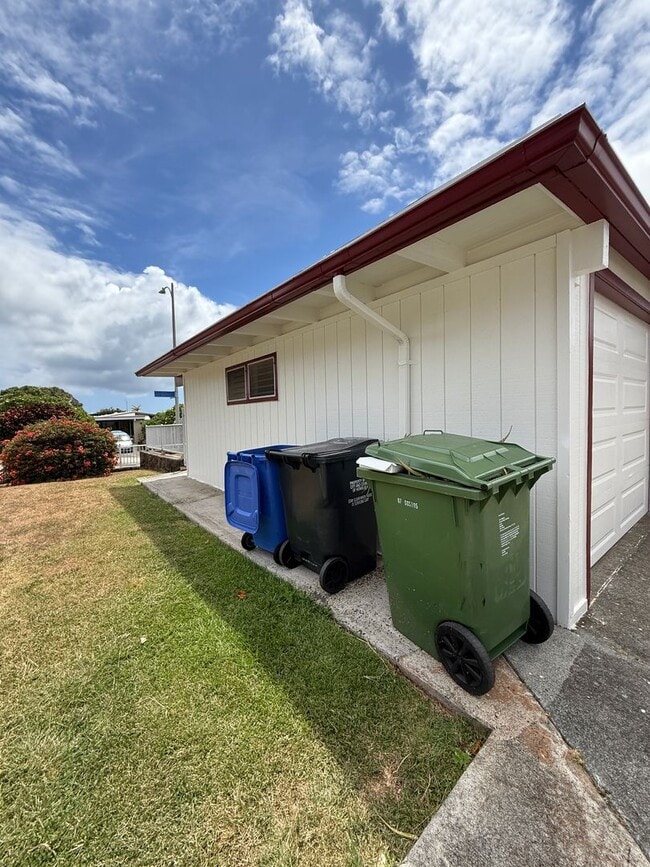 7262 Kalanipuu Pl in Honolulu, HI - Building Photo - Building Photo